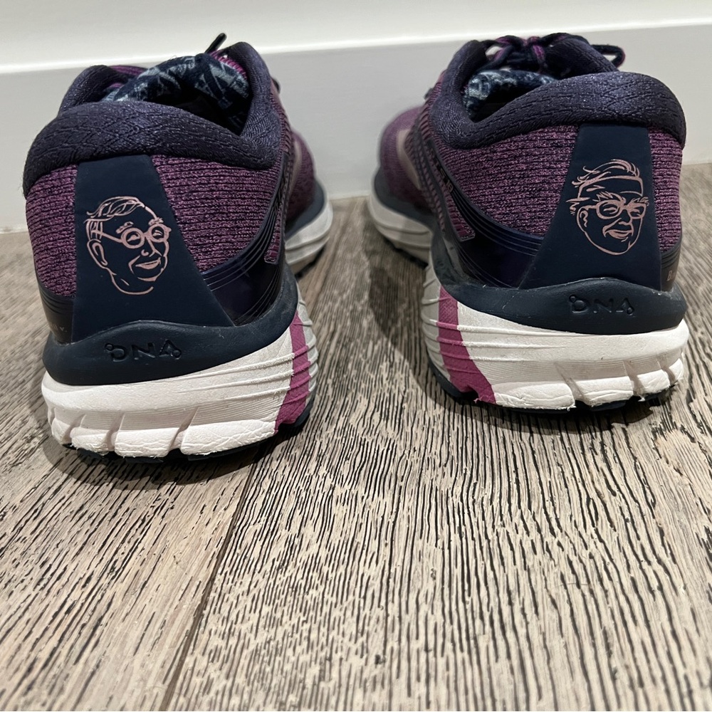 Brooks Adrenaline GTS 18 Sneakers Berkshire Hathaway Purple Women's Sz 9.5 - Picture 5 of 14